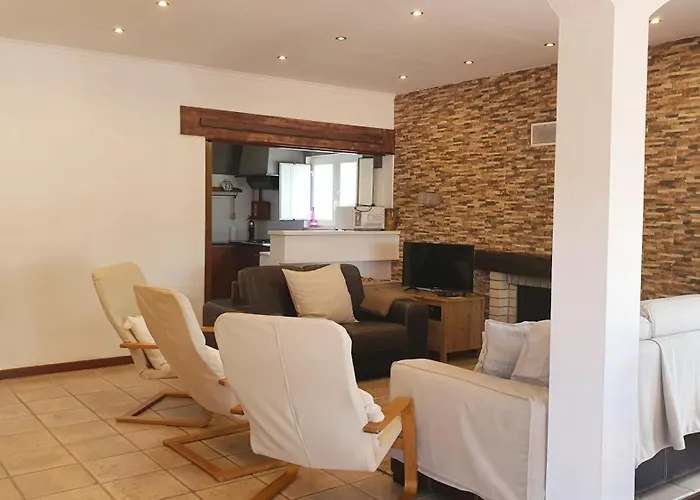 Tradicional Lagoa De Obidos Com Piscina Vau (Obidos)