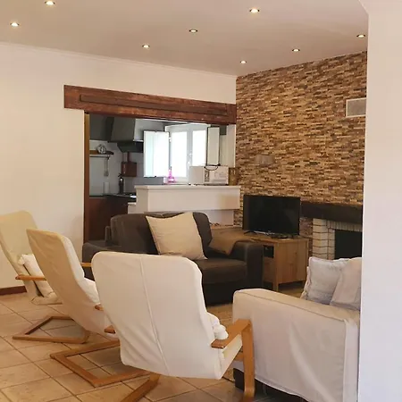 Tradicional Lagoa De Obidos Com Piscina Vau (Obidos)